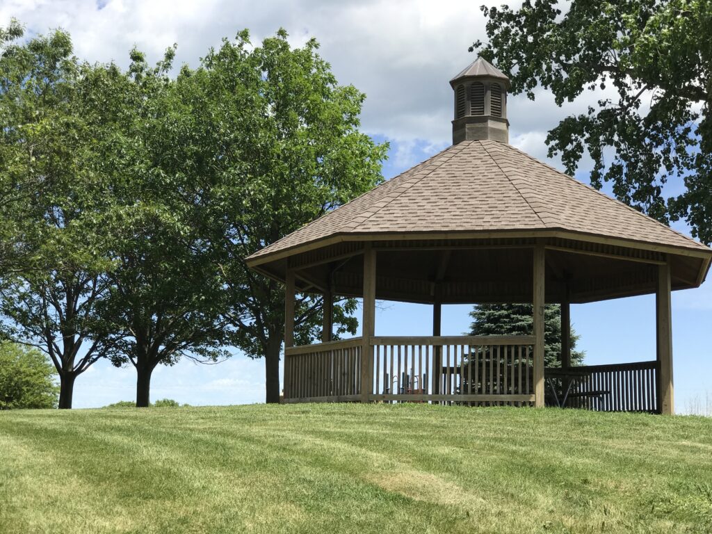 Gazebo and picnic table in Moore Memorial park 